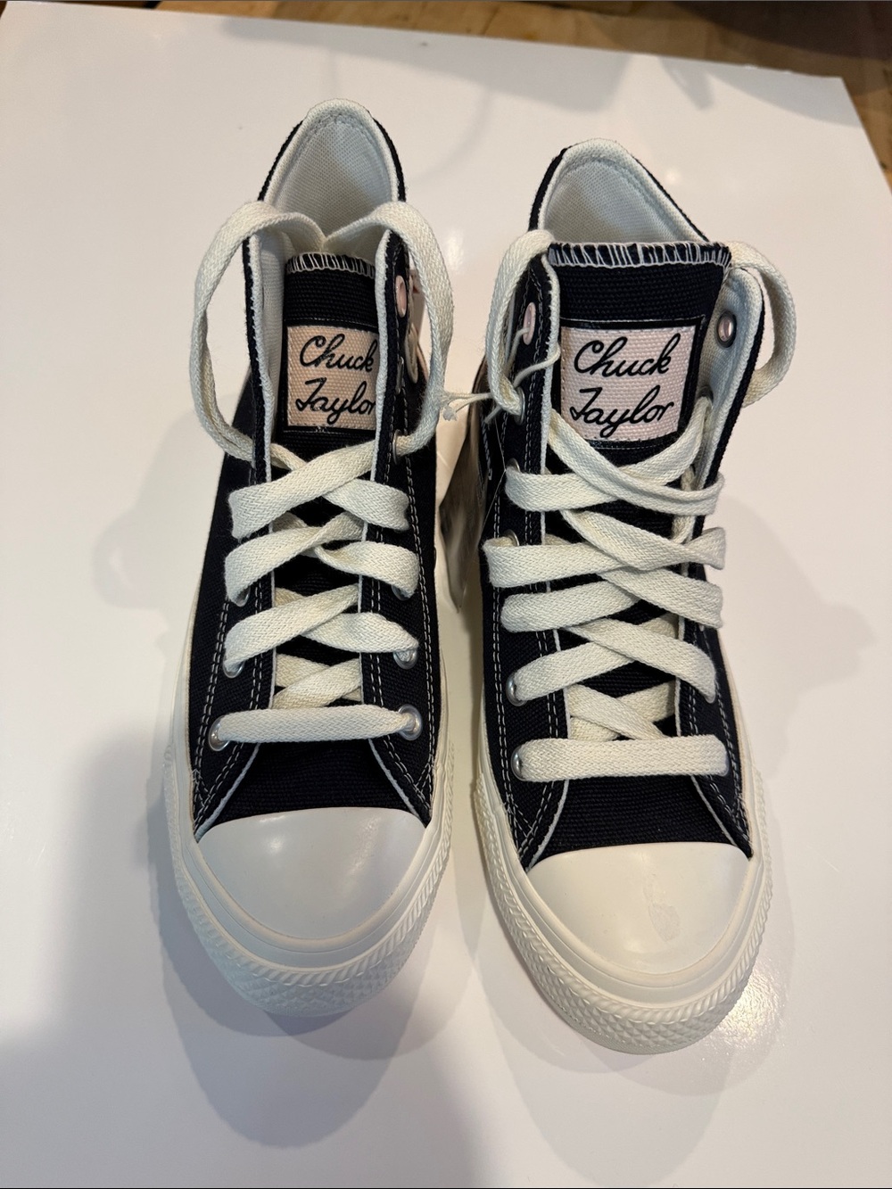 NWT Converse Chuck Taylor All Star High Tops Size 8 - Picture 10 of 14